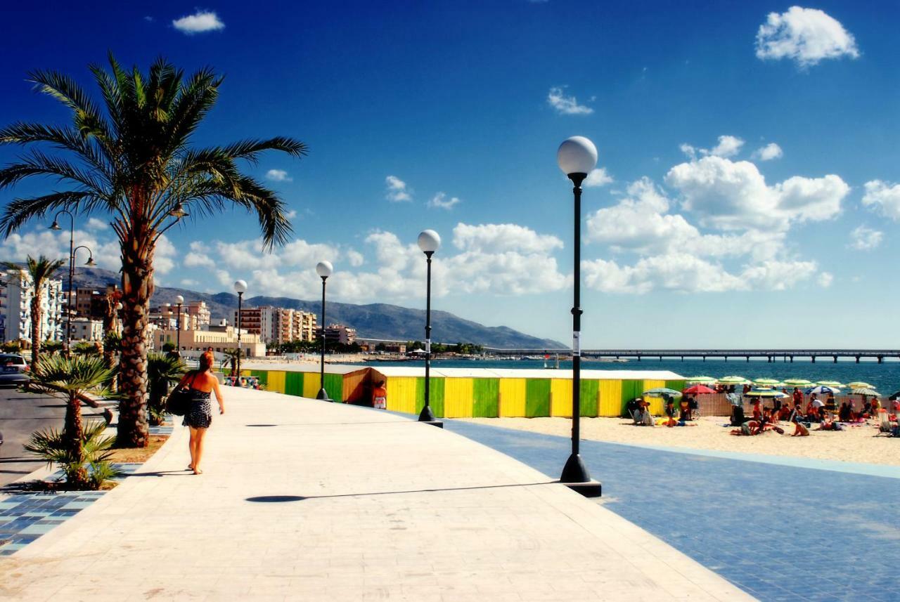 Aduepassi Apartments Manfredonia Exteriör bild